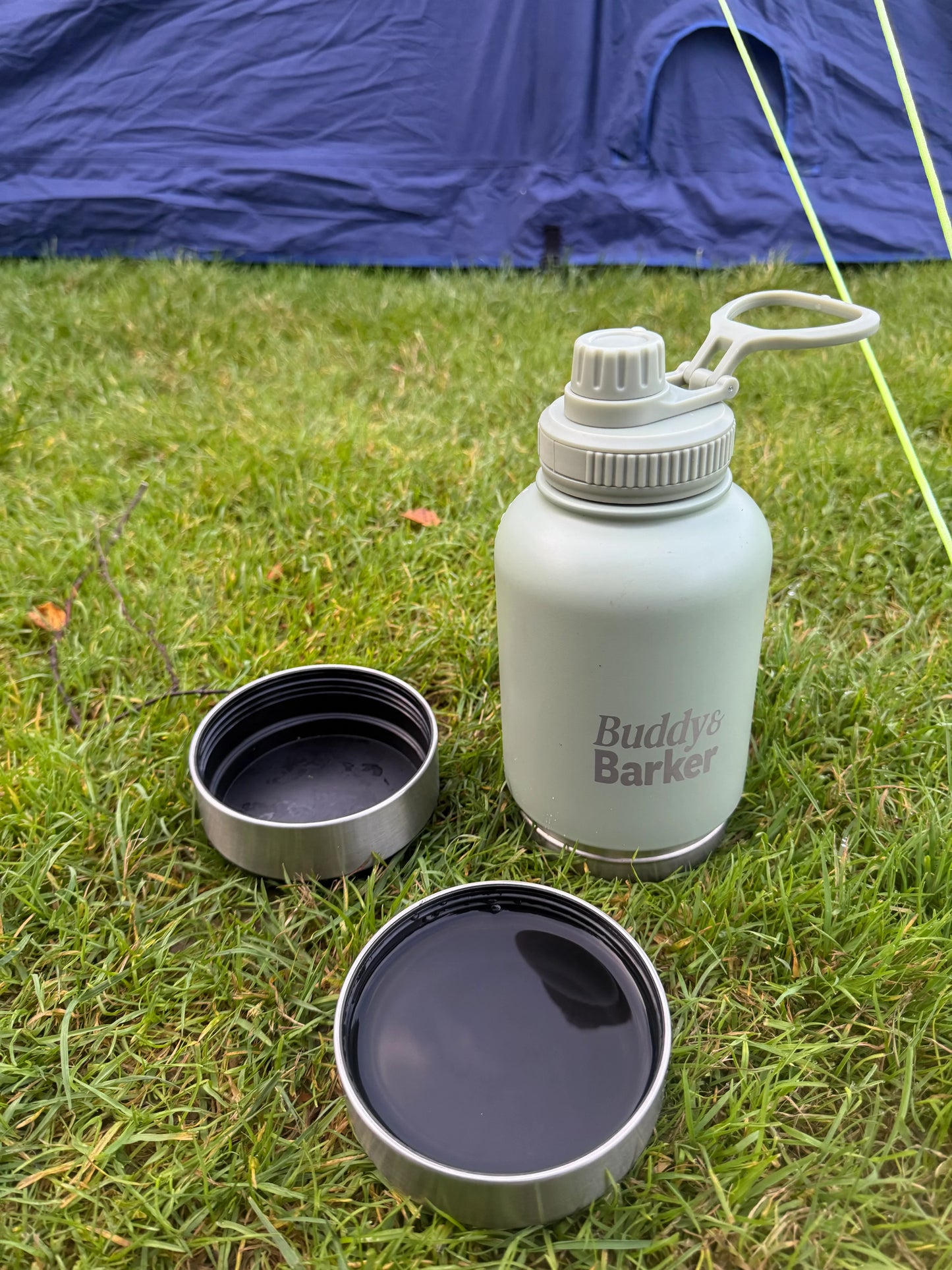 Buddy and Barker travel bottle with food and water bowls.